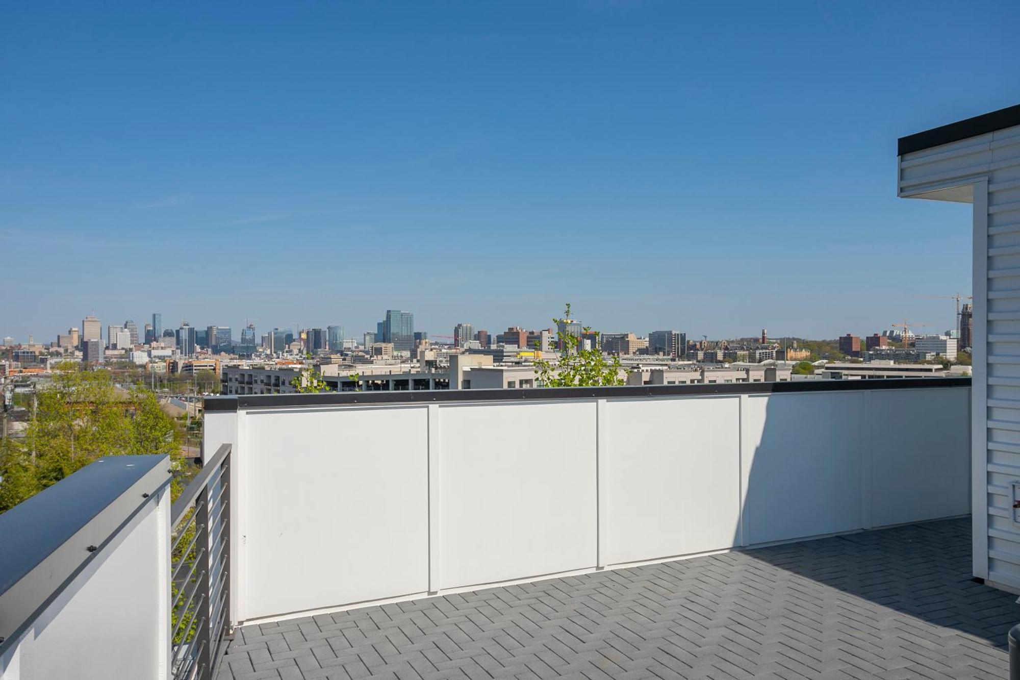 Luxury Townhome Skyline Views Mins To Dt Нашвил Екстериор снимка