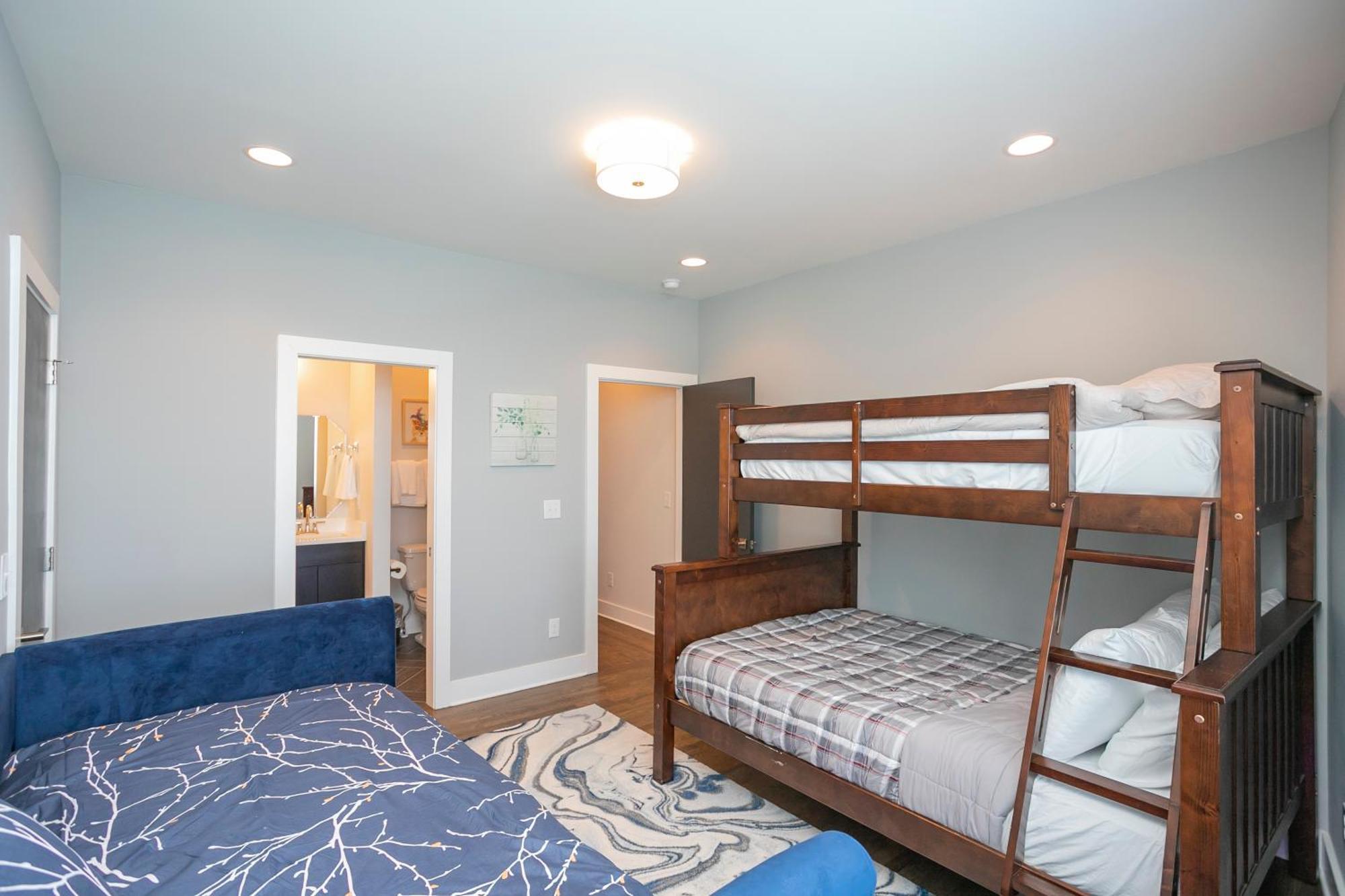 Luxury Townhome Skyline Views Mins To Dt Нашвил Екстериор снимка