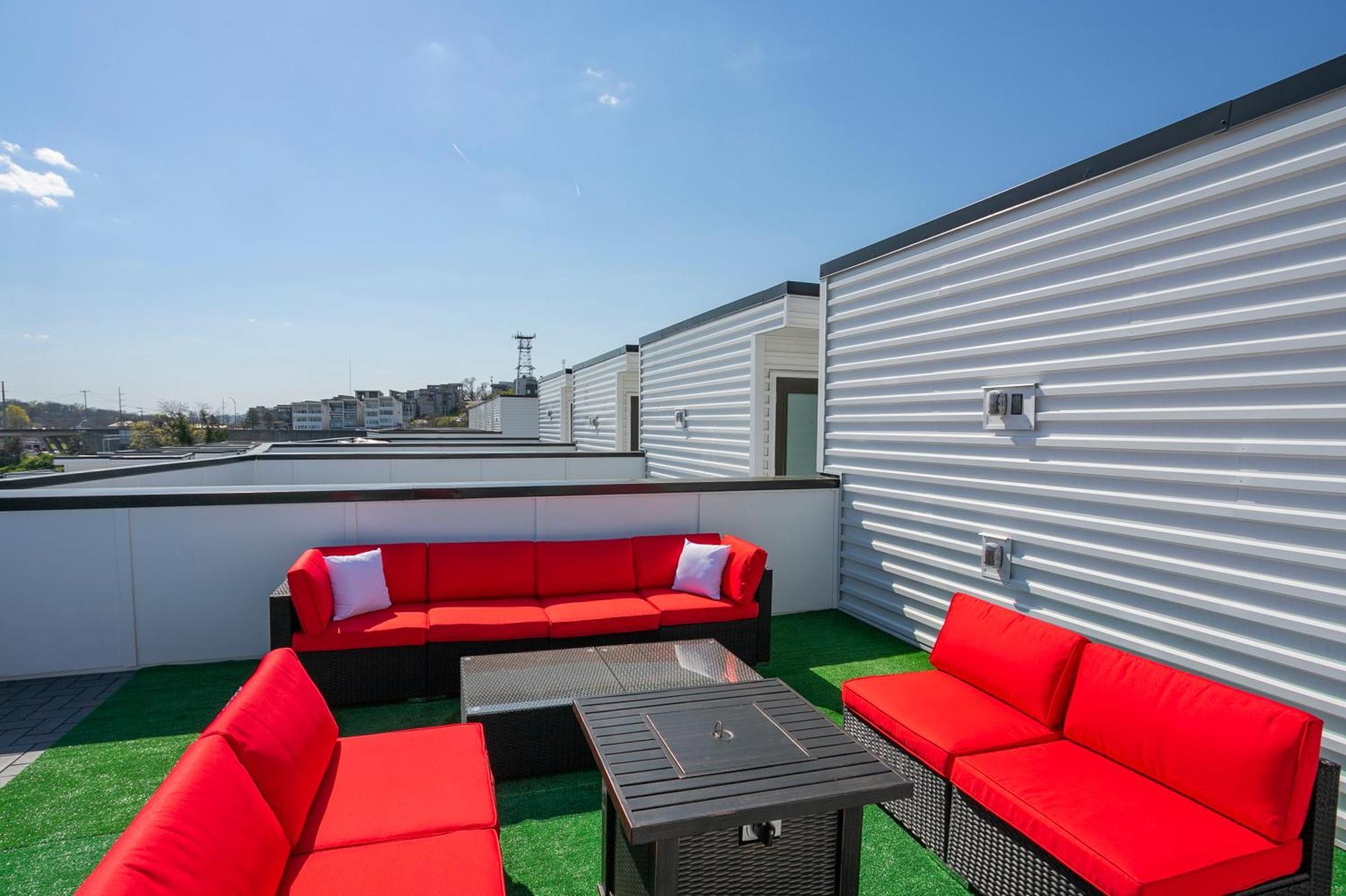 Luxury Townhome Skyline Views Mins To Dt Нашвил Екстериор снимка