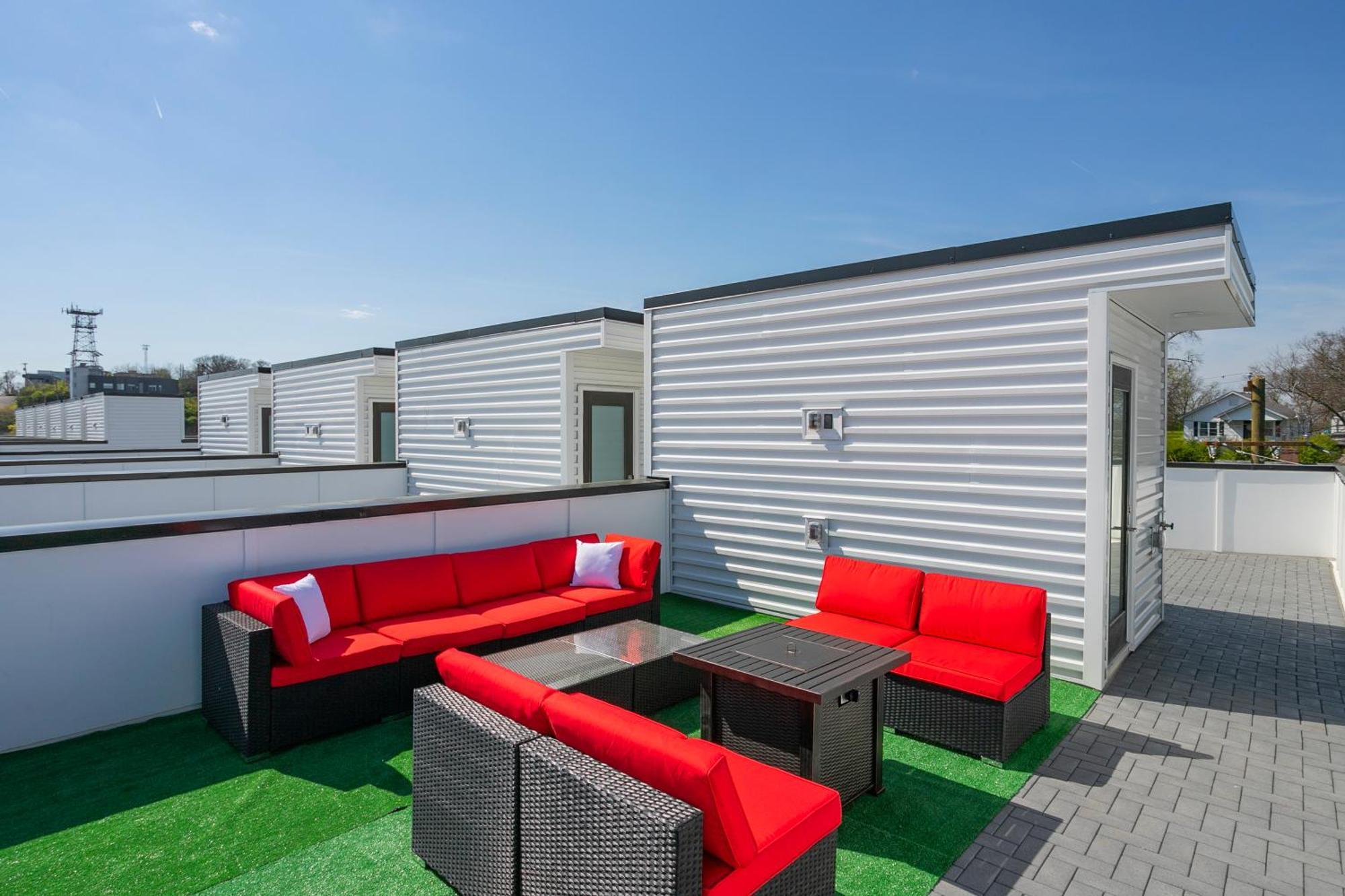 Luxury Townhome Skyline Views Mins To Dt Нашвил Екстериор снимка