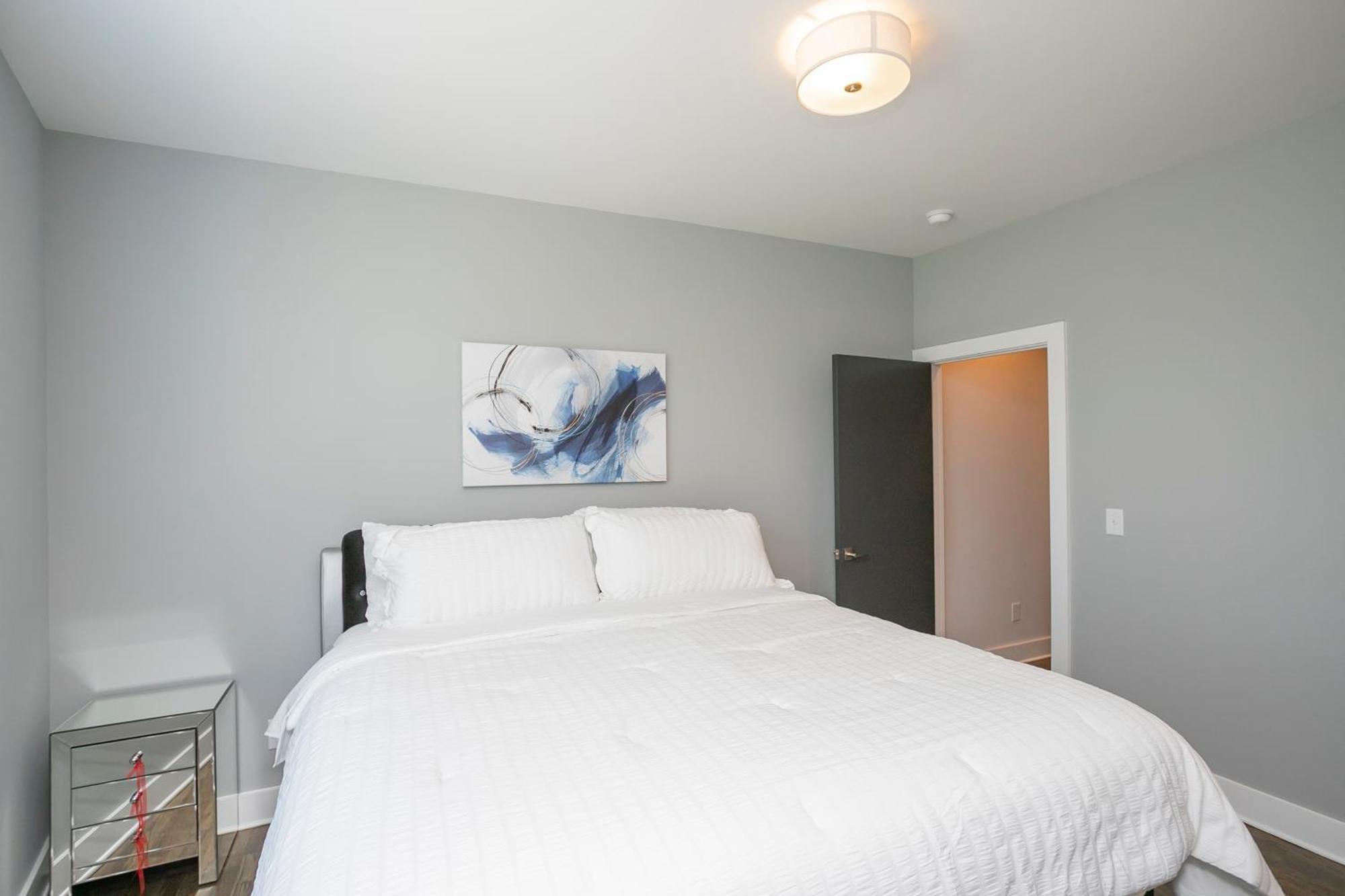 Luxury Townhome Skyline Views Mins To Dt Нашвил Екстериор снимка