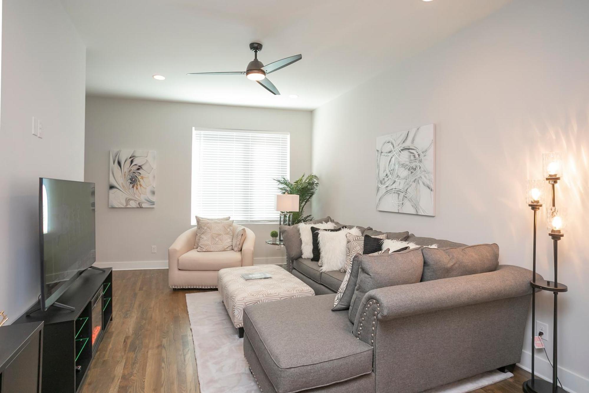 Luxury Townhome Skyline Views Mins To Dt Нашвил Екстериор снимка