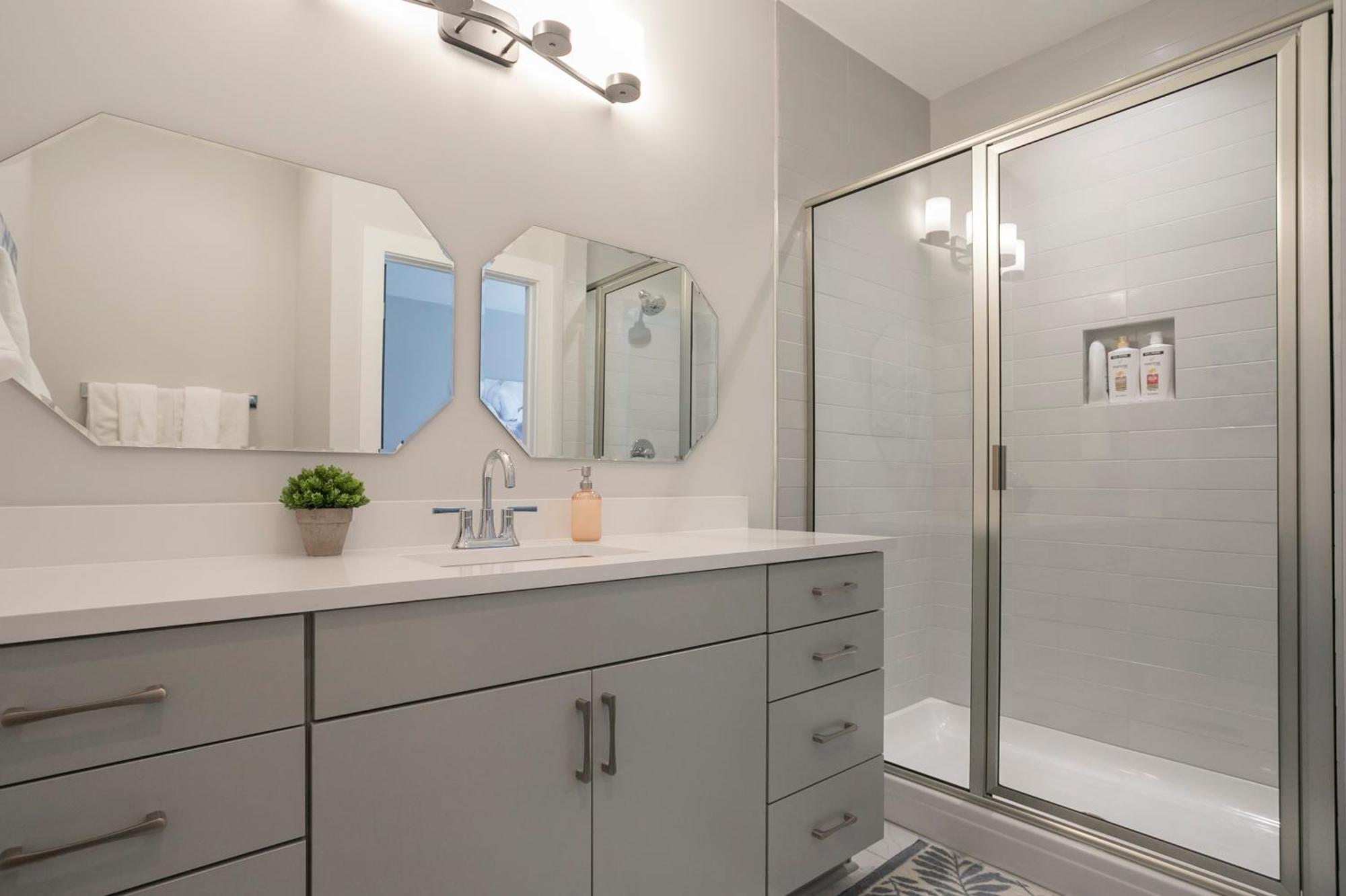 Luxury Townhome Skyline Views Mins To Dt Нашвил Екстериор снимка