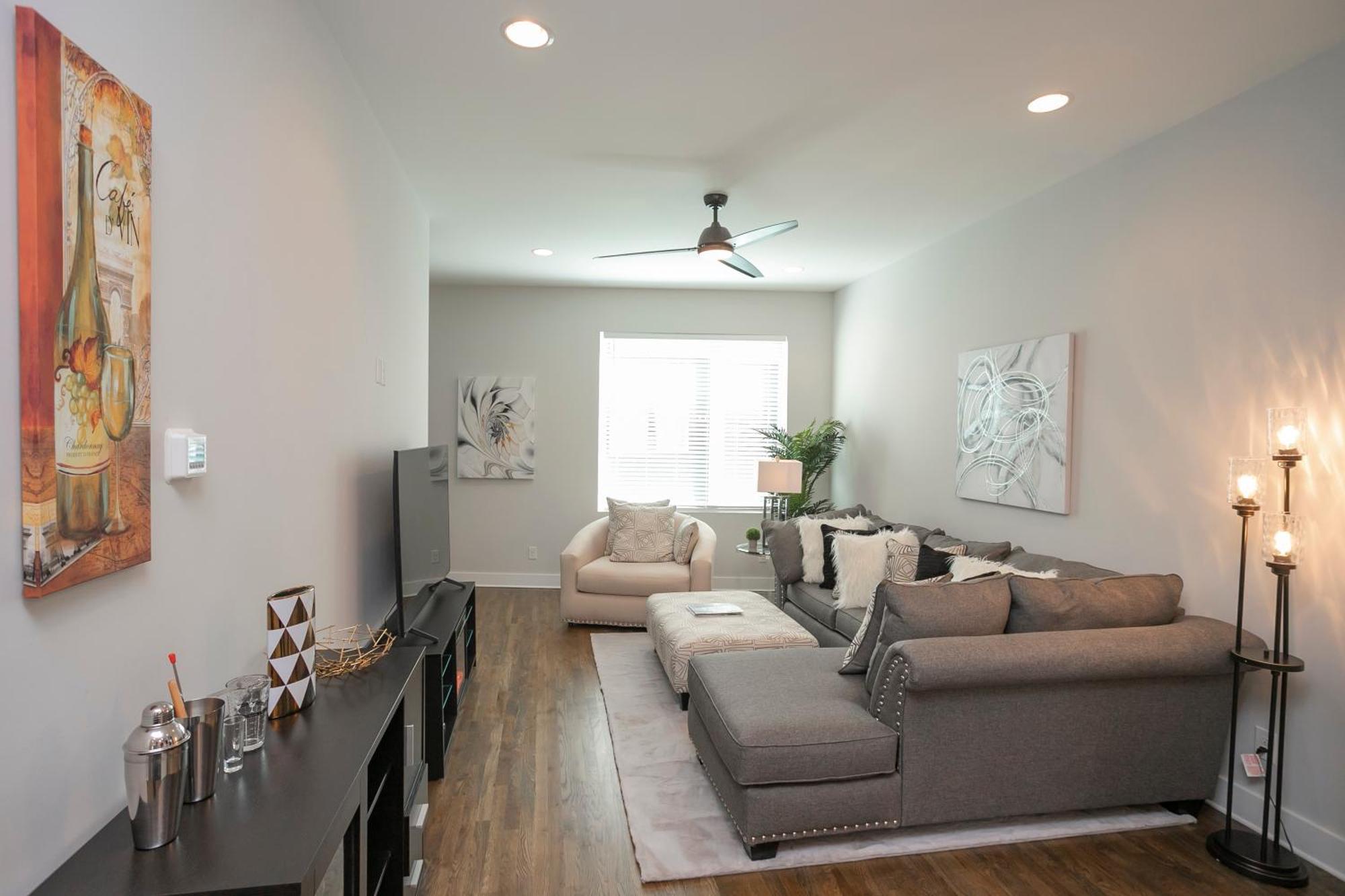 Luxury Townhome Skyline Views Mins To Dt Нашвил Екстериор снимка
