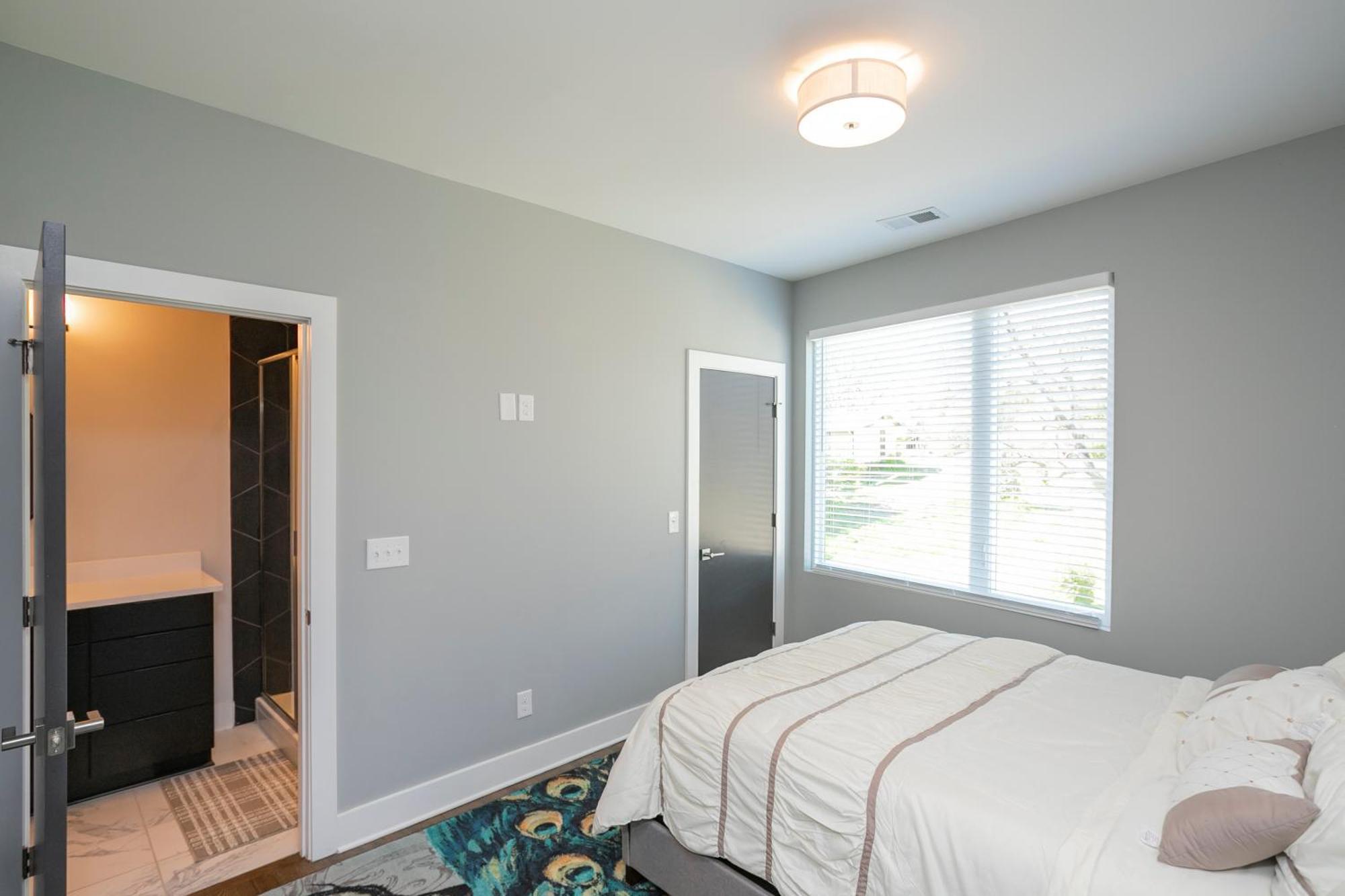 Luxury Townhome Skyline Views Mins To Dt Нашвил Екстериор снимка