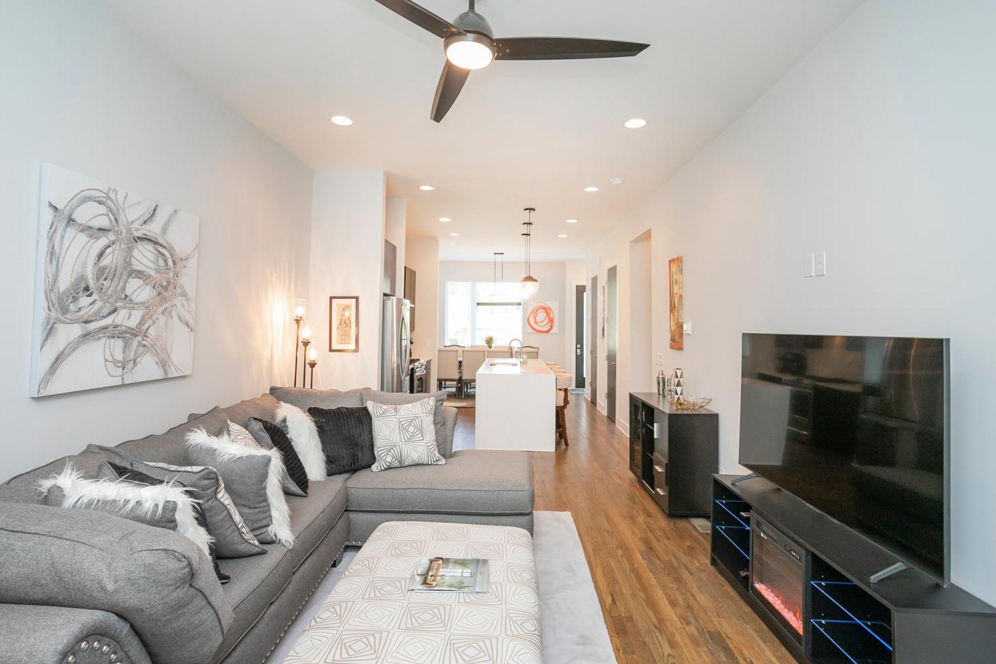 Luxury Townhome Skyline Views Mins To Dt Нашвил Екстериор снимка