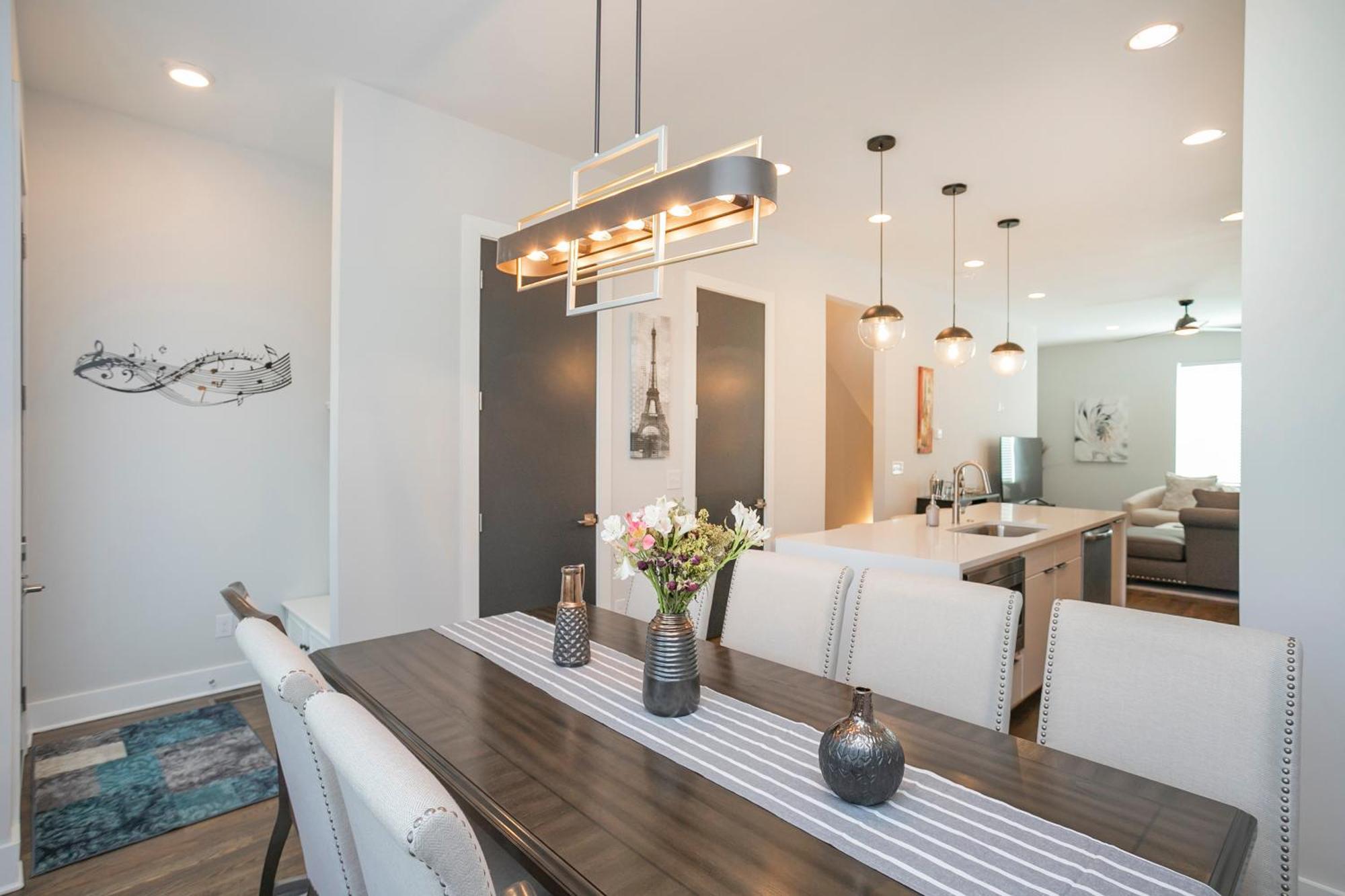 Luxury Townhome Skyline Views Mins To Dt Нашвил Екстериор снимка