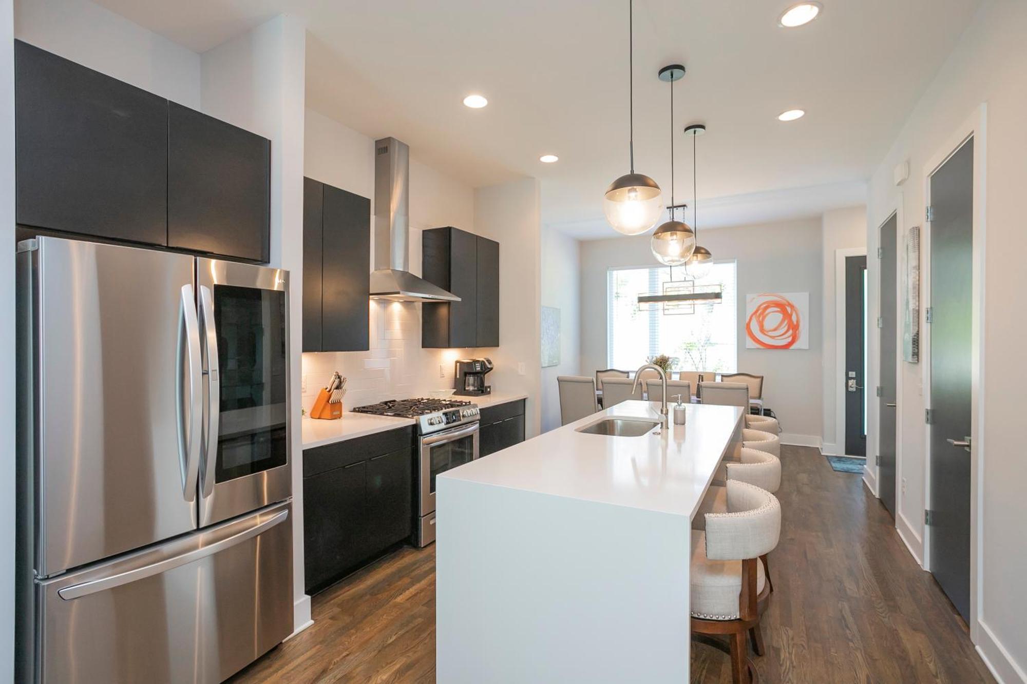 Luxury Townhome Skyline Views Mins To Dt Нашвил Екстериор снимка