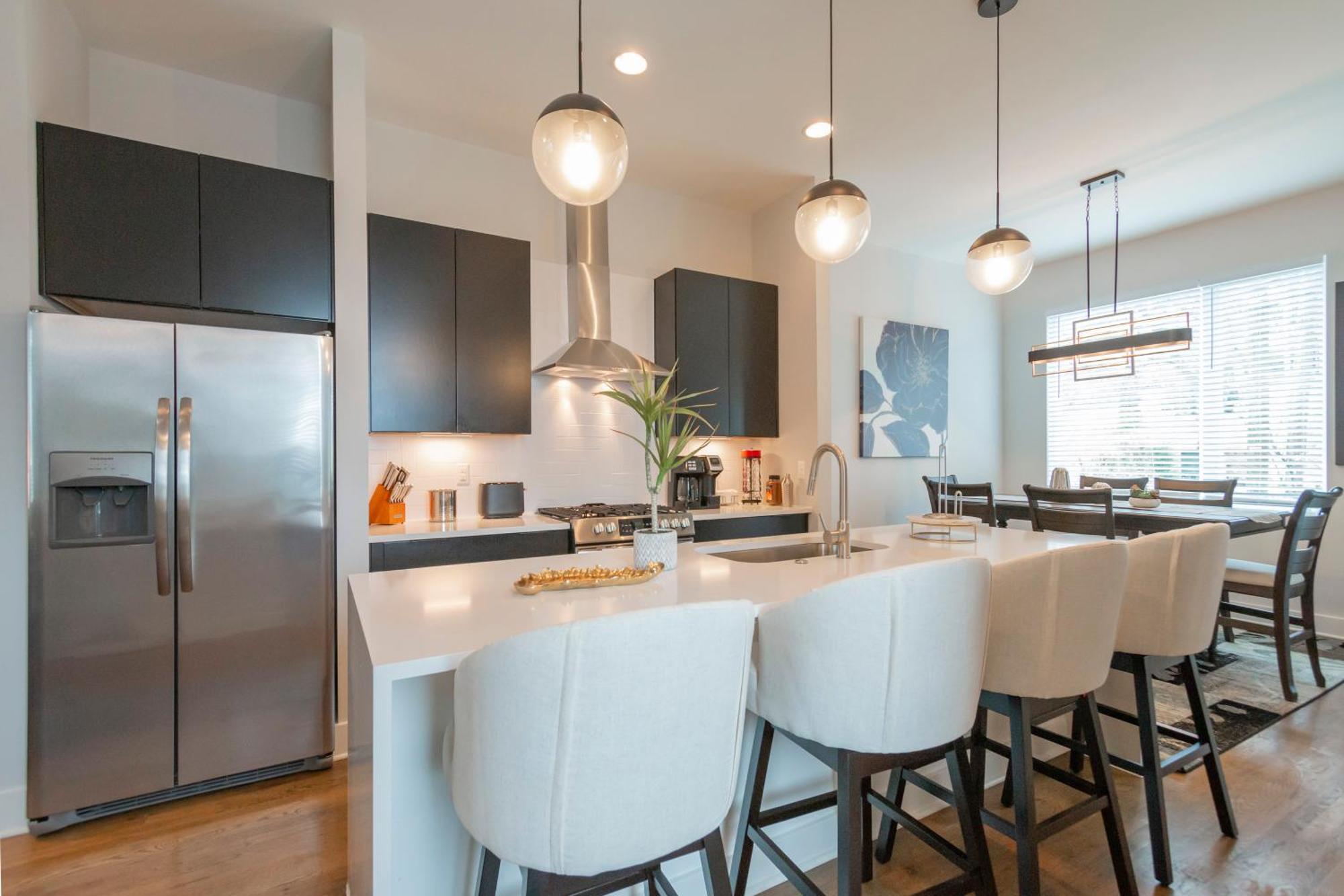 Luxury Townhome Skyline Views Mins To Dt Нашвил Екстериор снимка