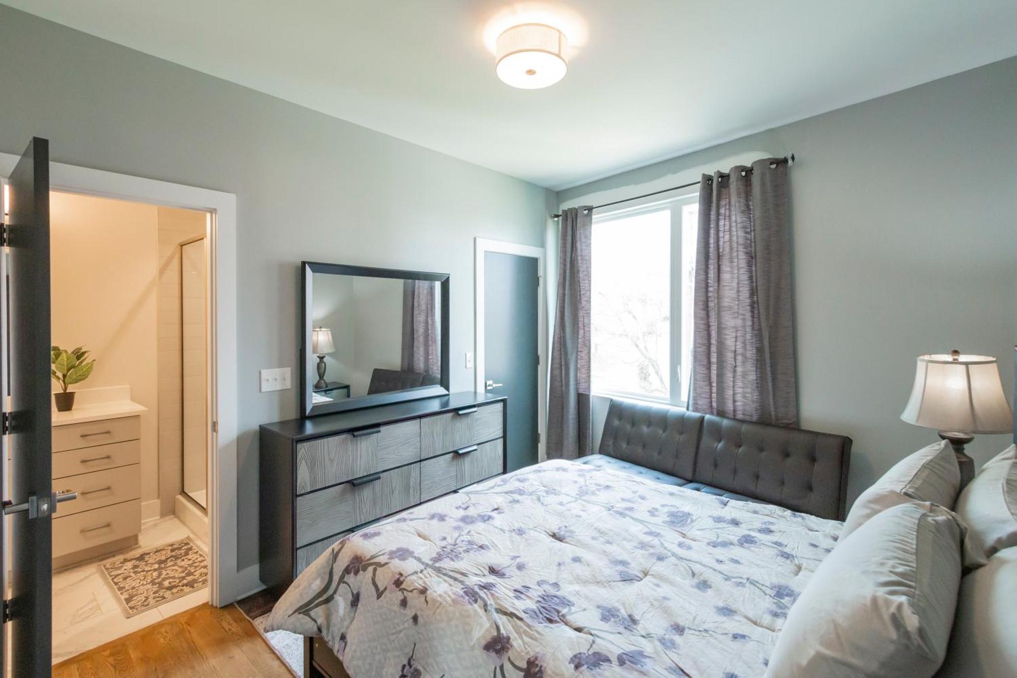 Luxury Townhome Skyline Views Mins To Dt Нашвил Екстериор снимка