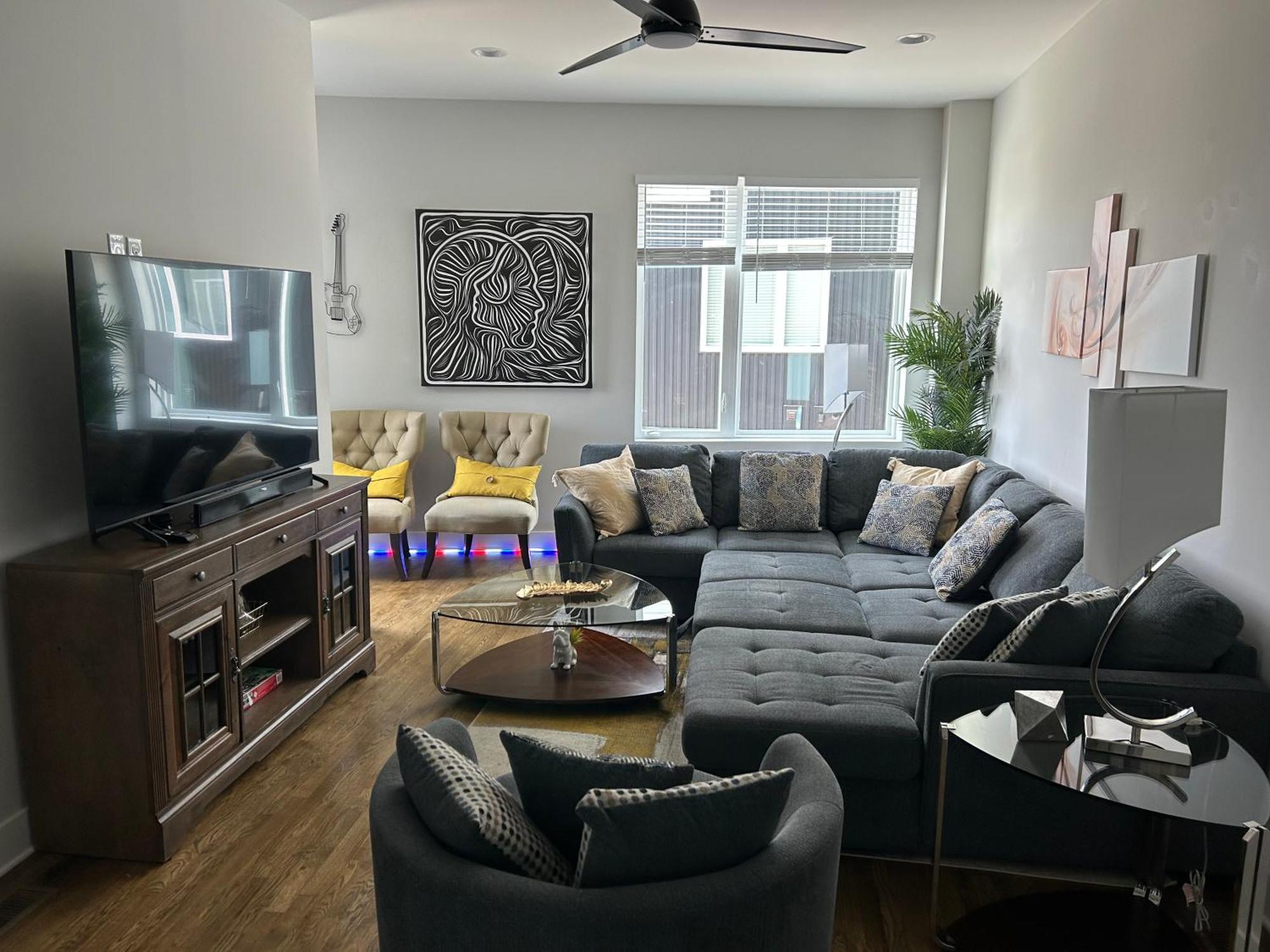 Luxury Townhome Skyline Views Mins To Dt Нашвил Екстериор снимка